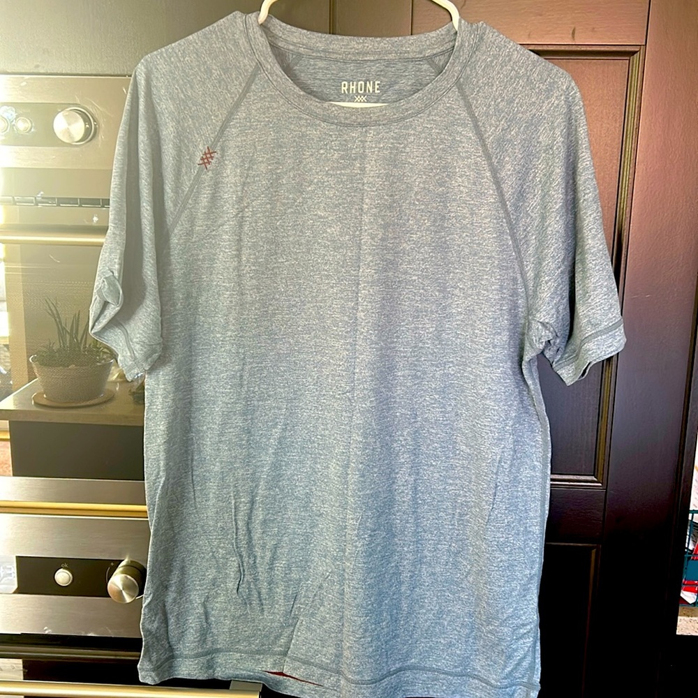 Rhône size M workout shirt. barely worn